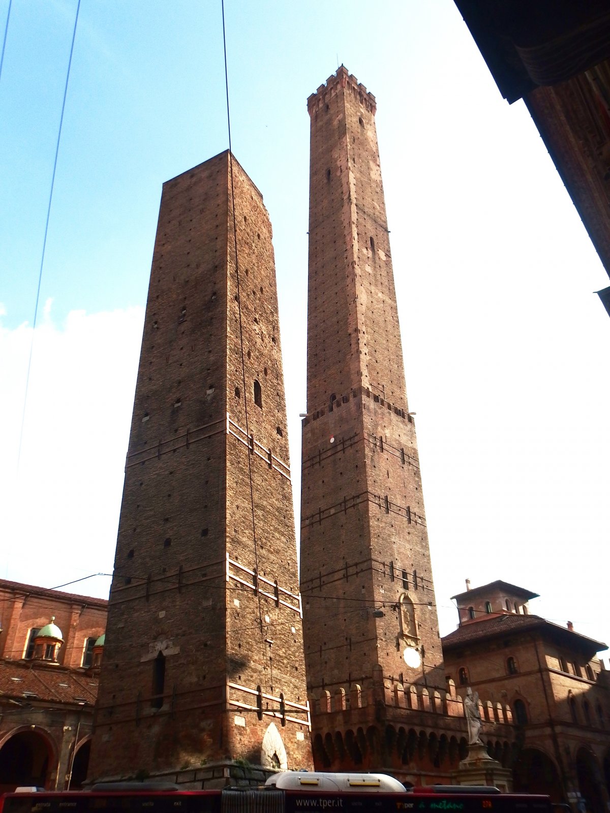 bologna torri asinelli e garisenda